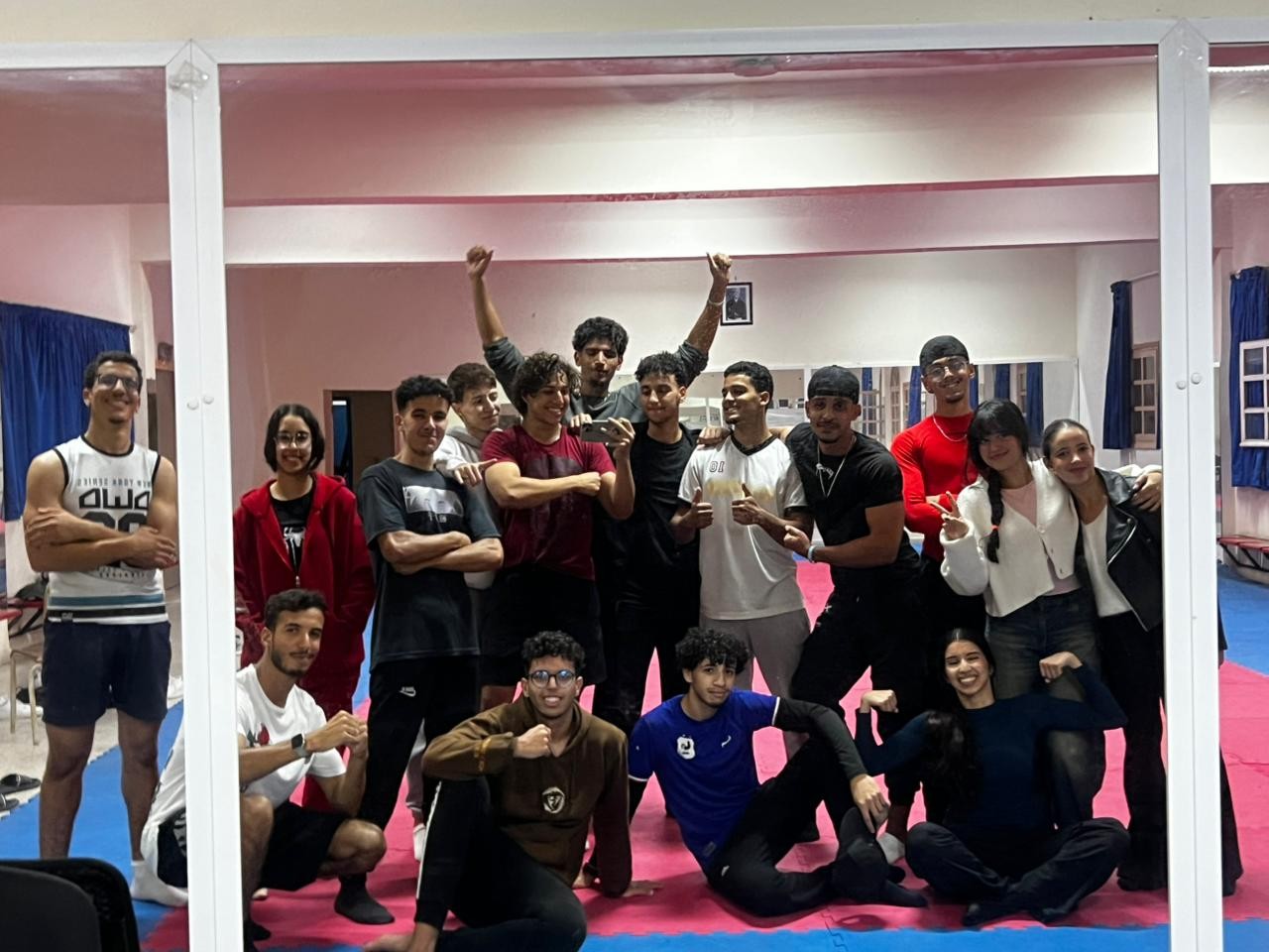 Membres de Sharks Fitness réunis à l’entraînement